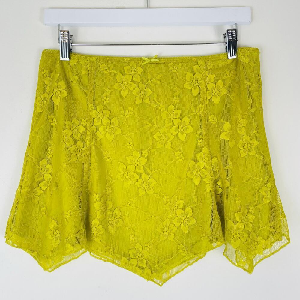 Urban Outfitters Women’s Green Lace Hankerchief Hem Mini Skirt Size Medium